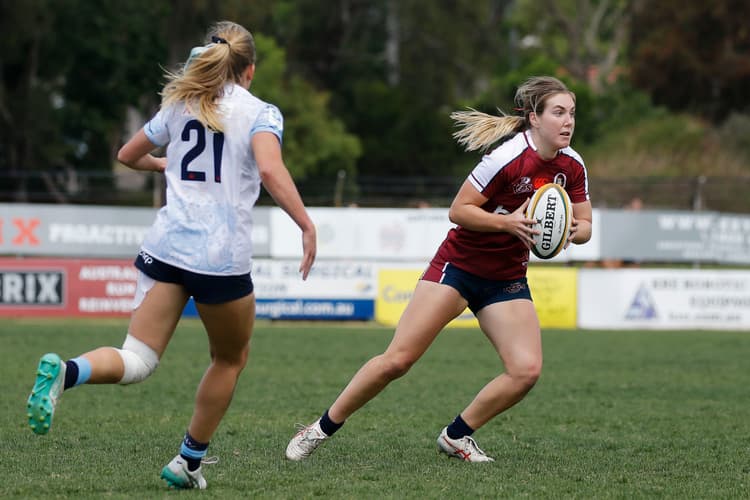 Queensland's Sophie Duff on the dash in last year's Next Gen 7s series. Photo: Karen Watson