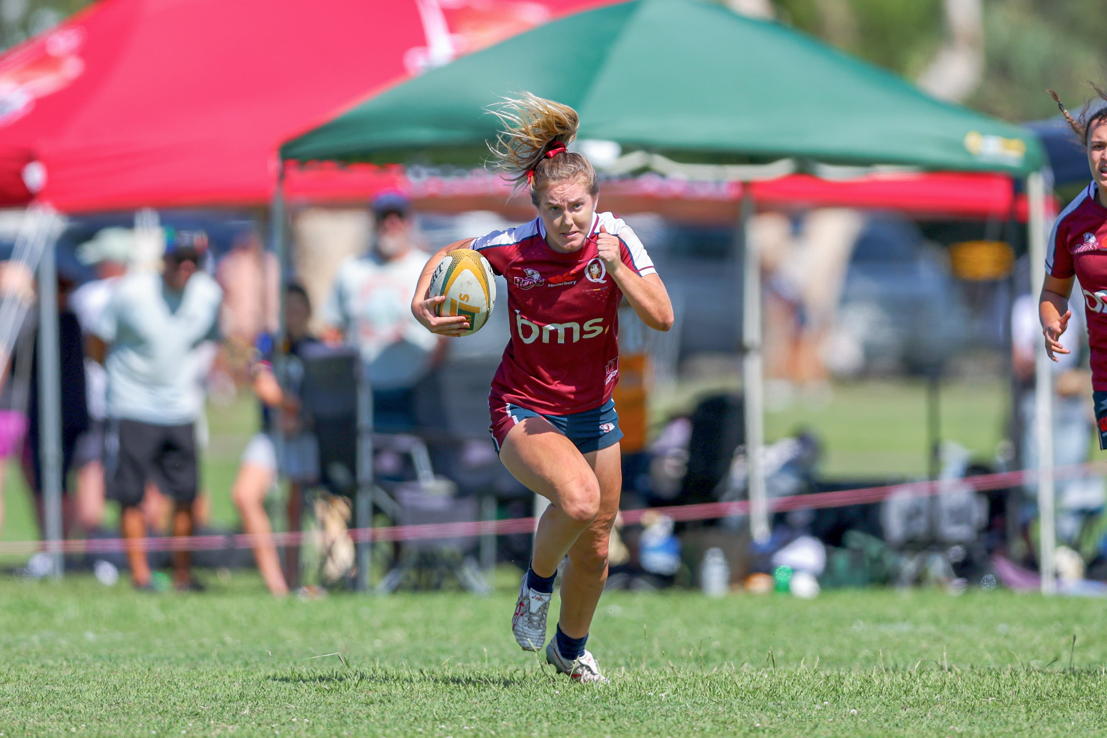 A determined Sophie Duff on the charge for the Reds in Byron Bay. Photo: Dan Cohen