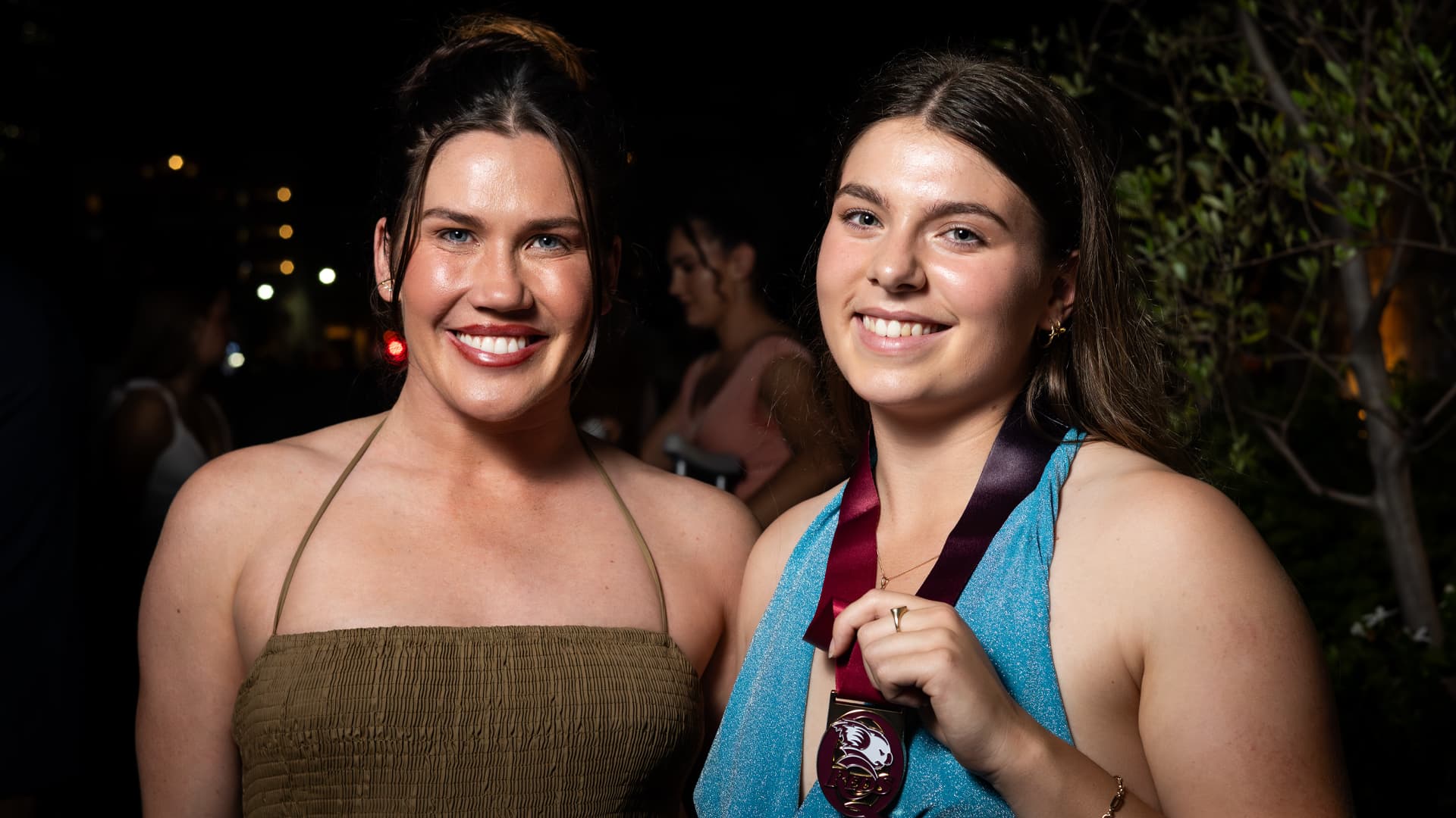 Taleah Ackland presented with the Charlotte Caslick Medal by the sevens superstar herself. Photo: Brendan Hertel Photography