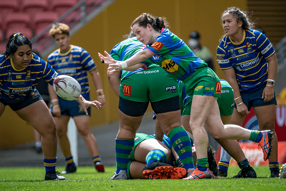 Sarah Lewis passes in last year's Premier Women's Grand Final. Photo: QRU Media/Brendan Hertel.