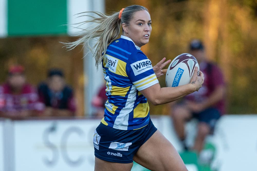 Easts flyhalf Carys Dallinger in action. Images: QRU Media 