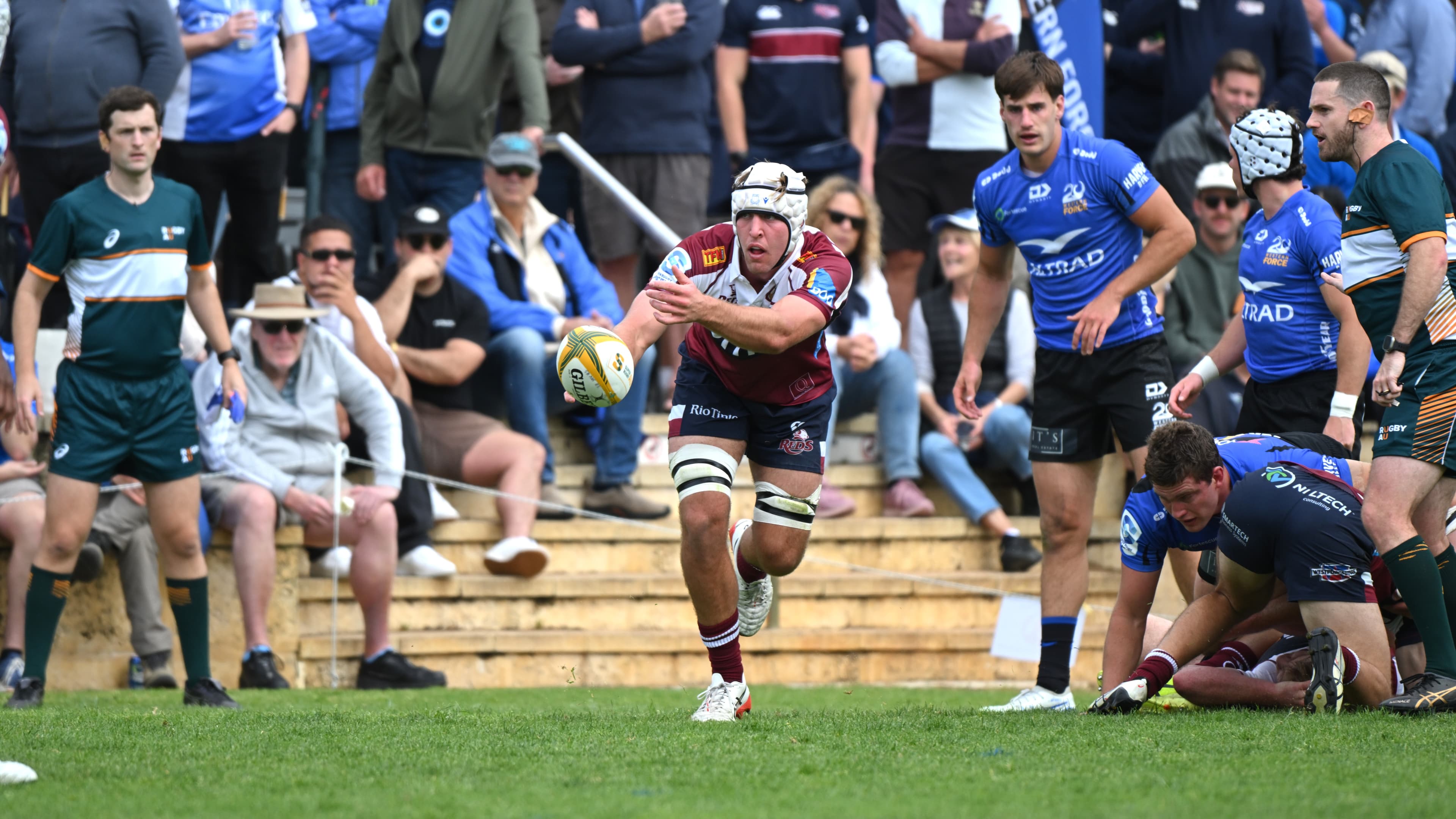 Reds lock Charlie Brosnan clears to the backline in the Super Rugby AUS match in Perth